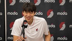 九游游戏-文化输出！杨瀚森：教了队友一些中文 只是在节目上不能播出