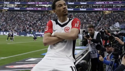 跟队：纽卡想签下埃基蒂克轮换伊萨克，但要满足法兰克福要价